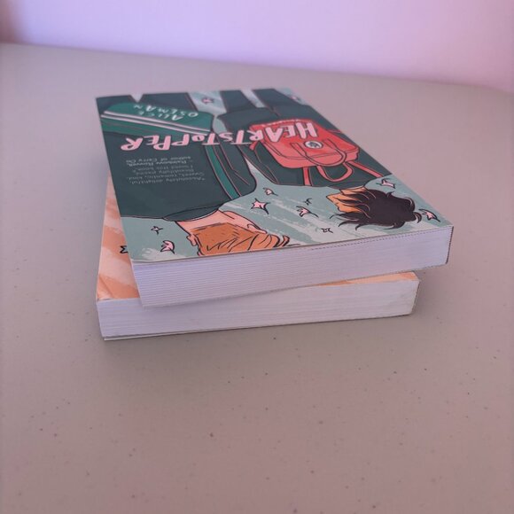 Heartstopper Books Volumes 1 & 2 - Picture 5 of 6